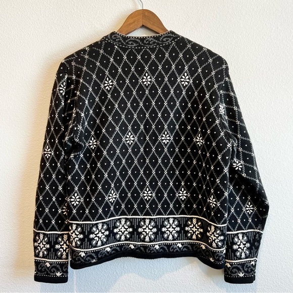TALBOTS Women’s Black Knit Nordic Snowflake Sweater Cardigan fair isle winter M - Picture 9 of 10